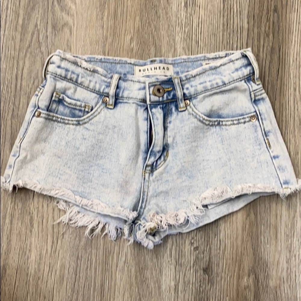 Bullhead light wash denim high rise jean shorts 0